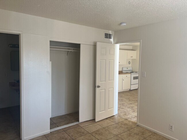Foto del edificio - Available 1 Bedroom Condo In Central Las Vegas