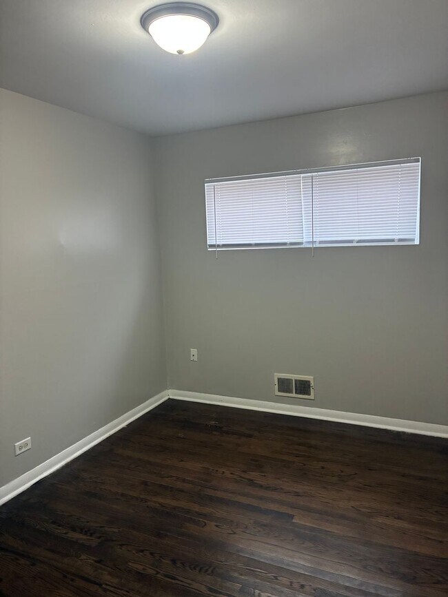 Building Photo - Gorgeous 3bed 2bath Single family house