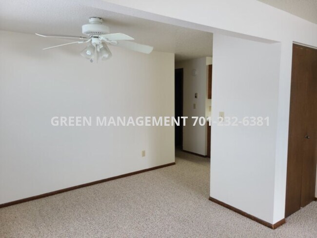 Building Photo - 1 Bedroom in 4 plex with garage and heat paid