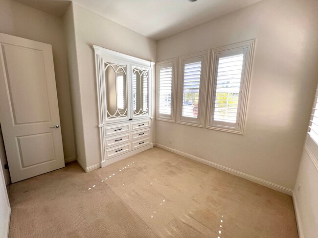 Building Photo - Gorgeous Home in Lake Forest!