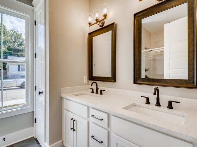 Foto del edificio - 805 49th Ave N