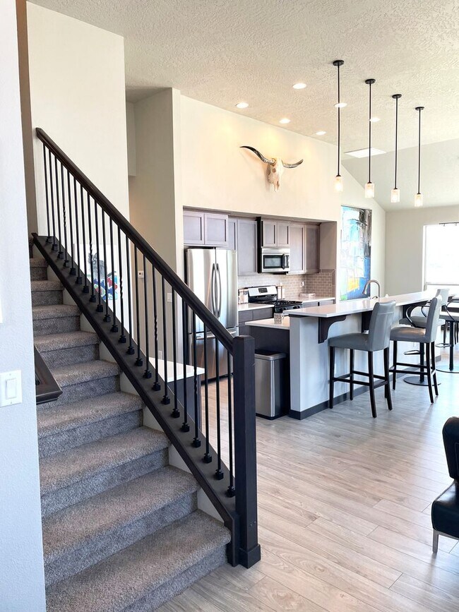 Foto del edificio - Beautiful 3 Bedroom, 2.5 Bath Two-Story Home with Office in Post Falls