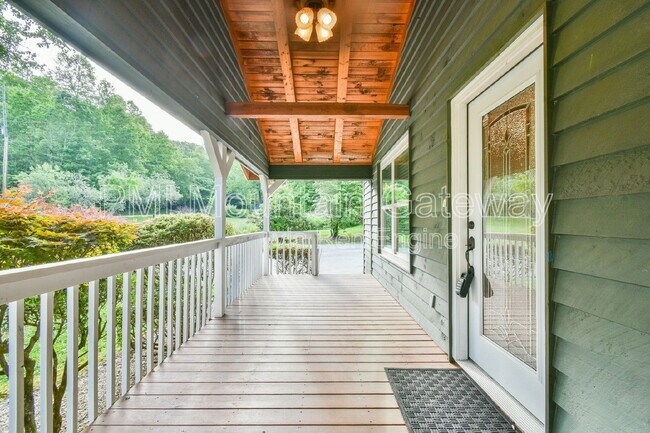 Foto del edificio - 327 Jess Hunt Rd