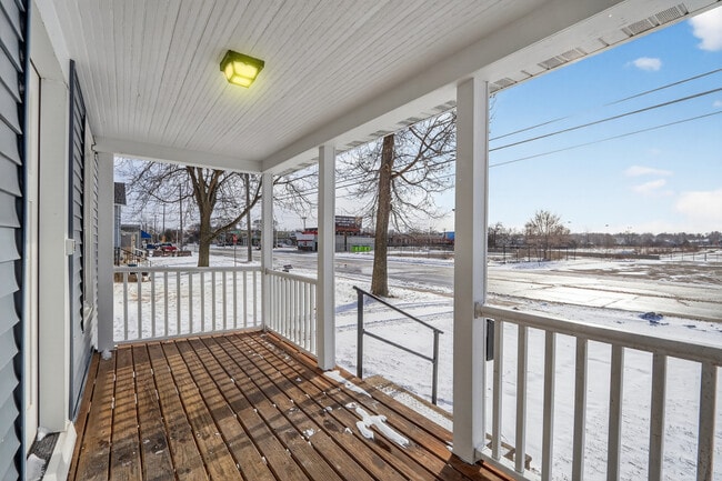 Building Photo - 428 W Delavan Dr