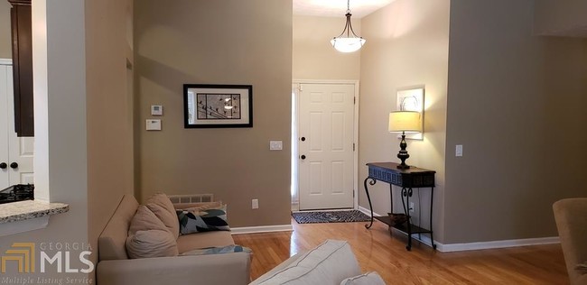 Building Photo - 10585 Summer Ridge Dr