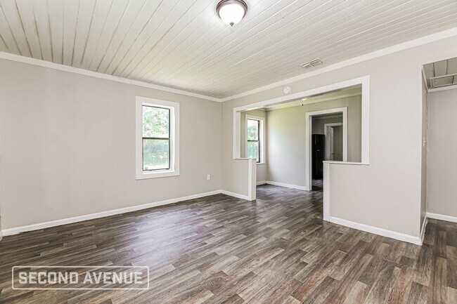 Foto del edificio - 1594 W 30th St