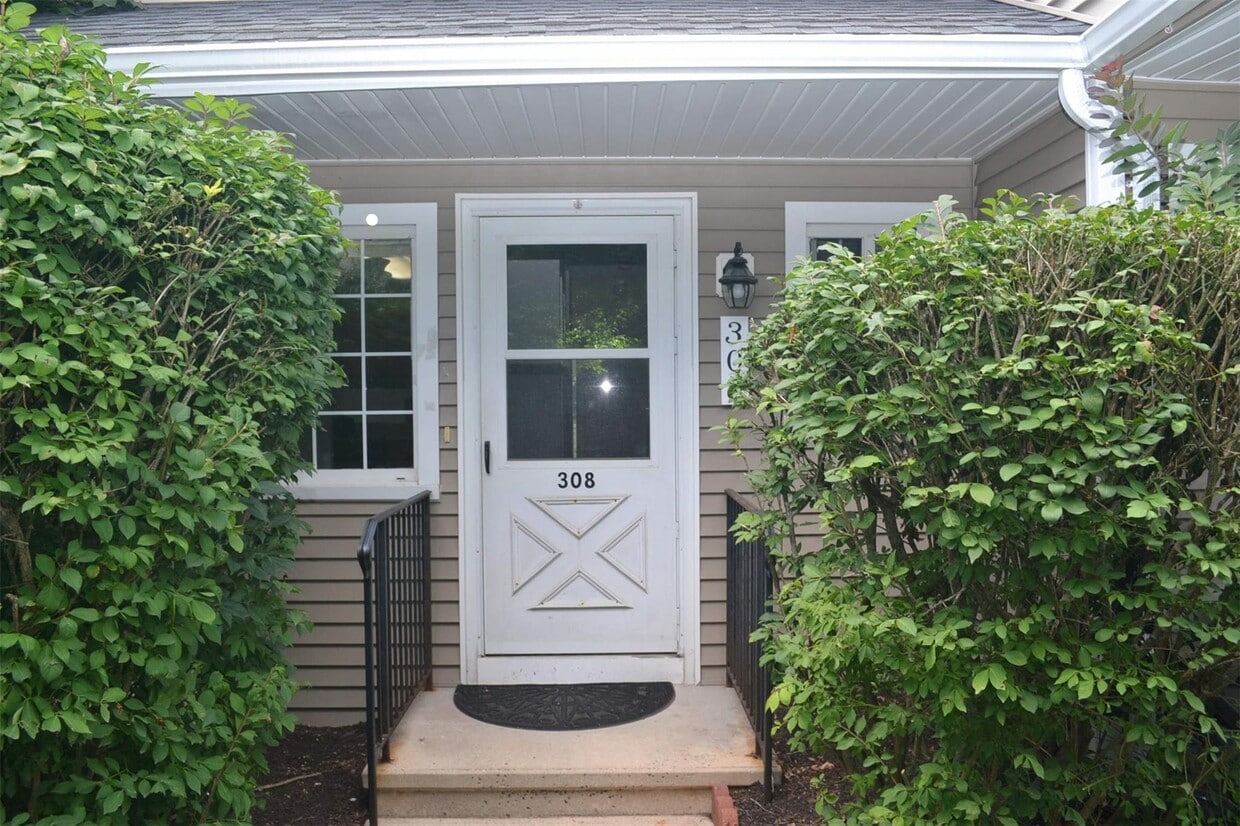Primary Photo - 308 Covington Green Ln