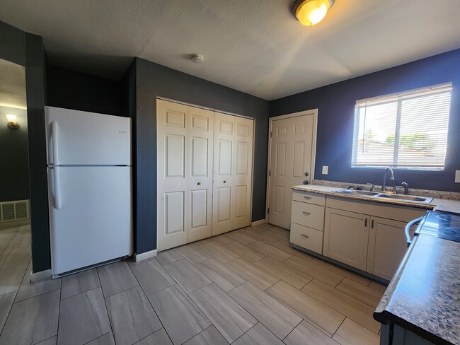 Building Photo - 143 S Doran