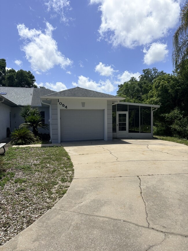 Building Photo - 1054 Claudia St