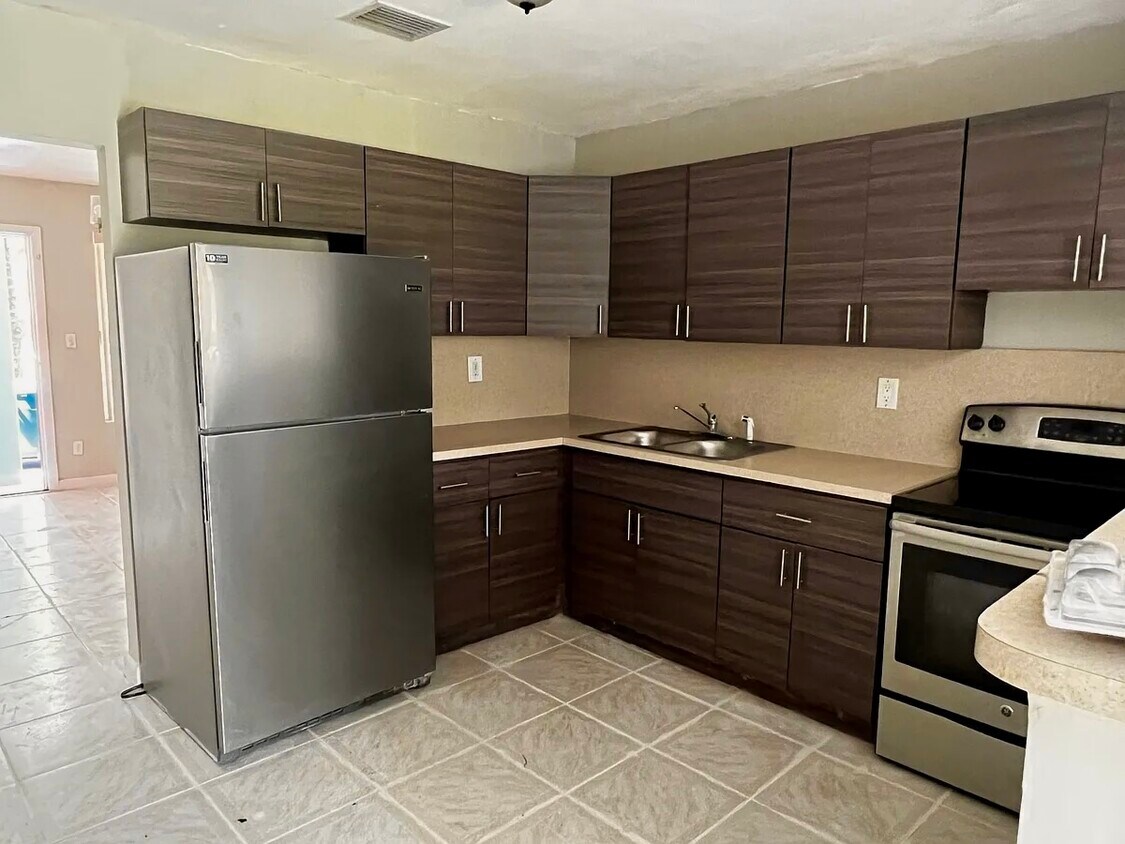 Foto principal - 47 NW 151st St