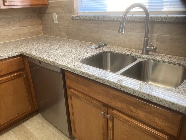 Foto del edificio - 303 Fair Oak Ct
