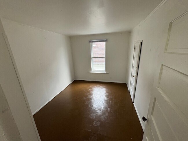 Foto del edificio - Spacious 4 Bedroom Located in North Toledo