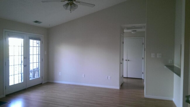 Building Photo - 6025 Rock Glen Drive Unit 509