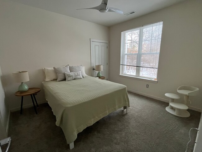 Foto del edificio - 2139 Devon Cir