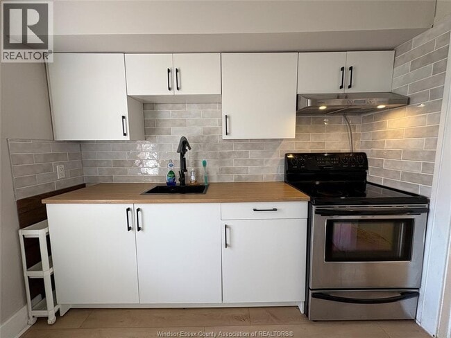 Building Photo - 944 McKay Ave