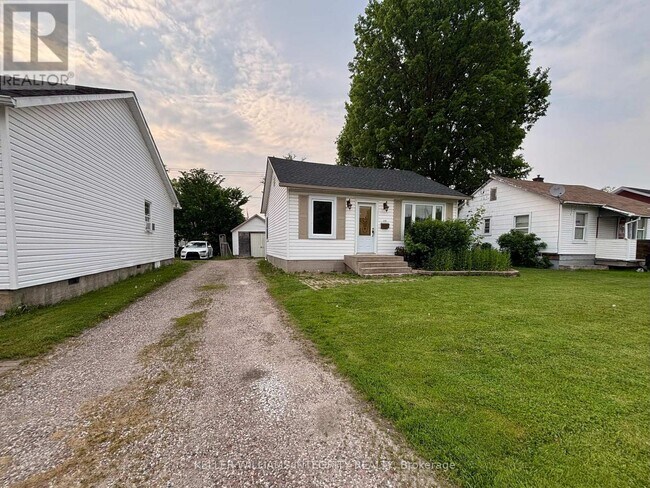 Photo du bâtiment - 158 Cameron Ave