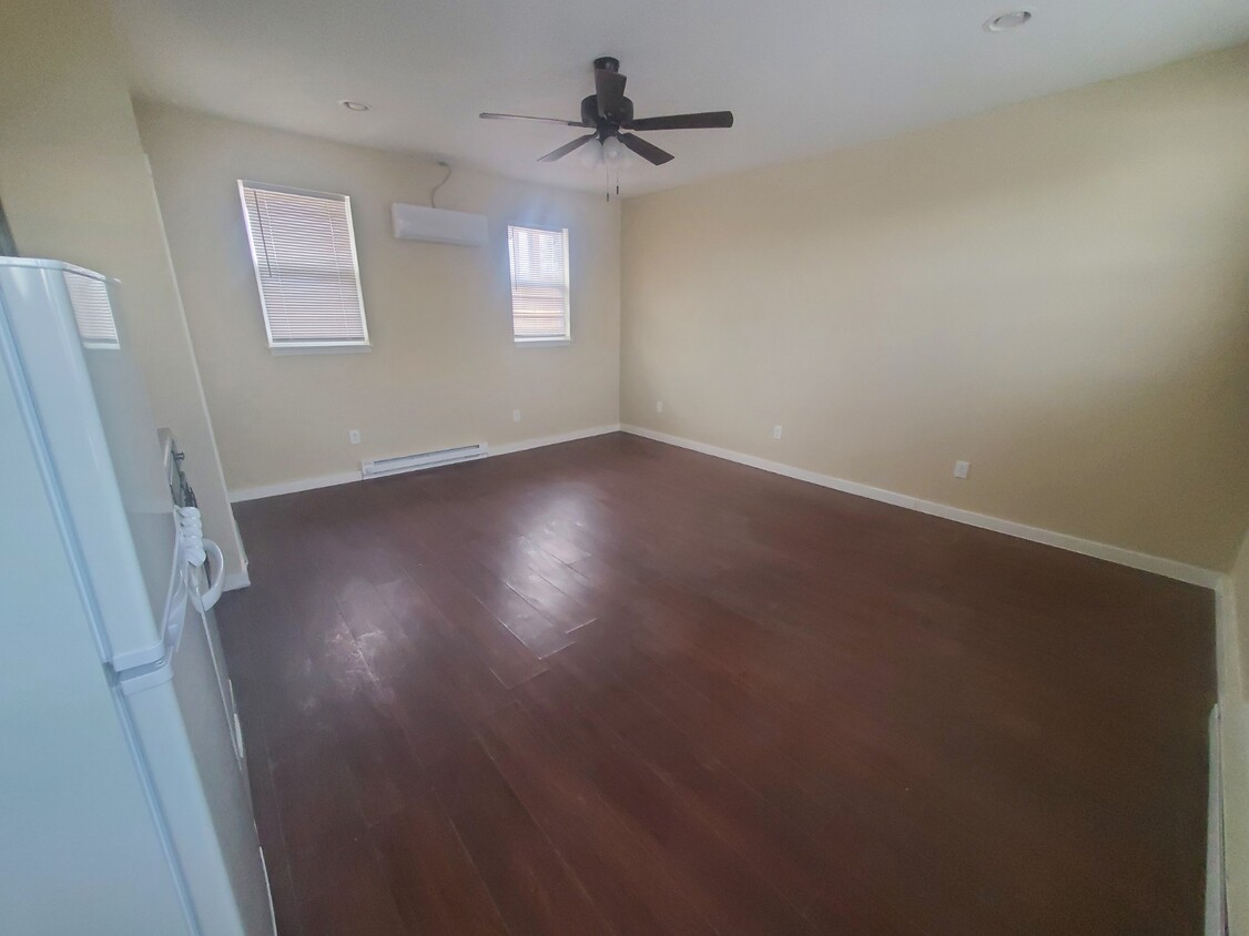Foto principal - 630 Dahlia St