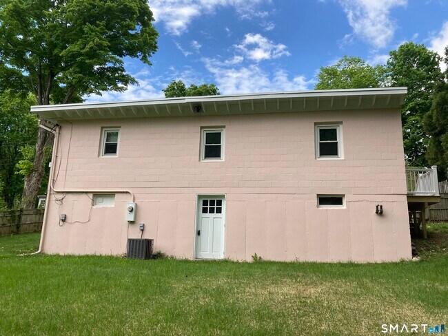 Foto del edificio - 10 Phelps Ln