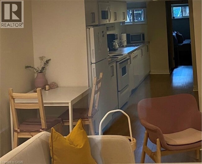 Building Photo - 248 Dovercourt Rd