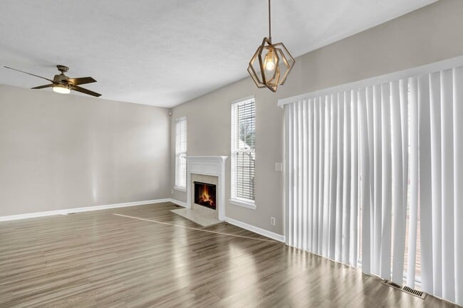 Building Photo - 1345 Bell Rd