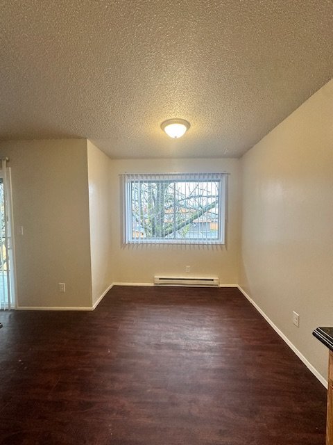 Foto del edificio - 2 - Bedroom Apartment, Upstairs, Near Transportation