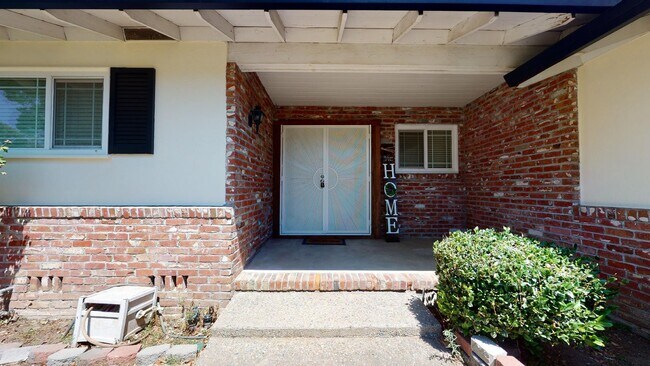Foto del edificio - 437 Pickwood Ln
