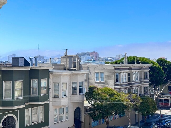 Building Photo - Russian Hill: Remodeled 1 Bedroom w/ Direct Access to XL Shared Patio & FREE Utilities!