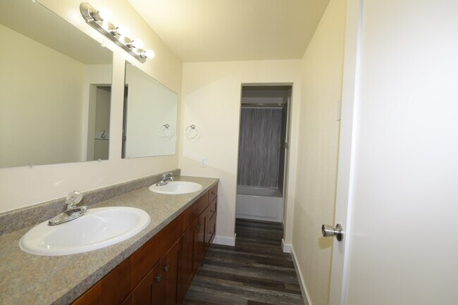 Baño - 4768 State St