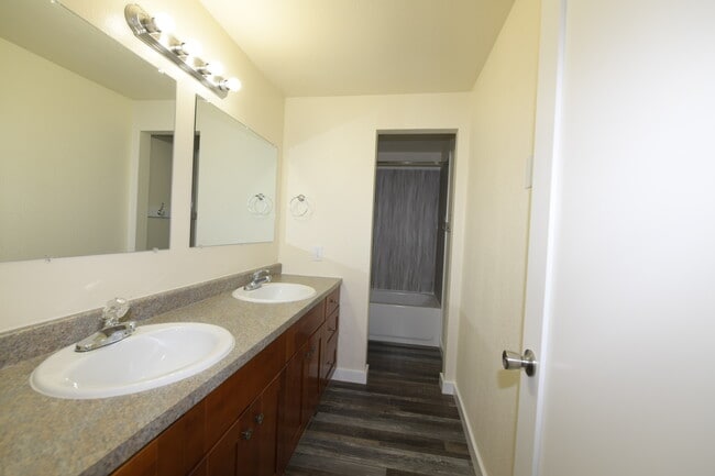 Bathroom - 4768 State St