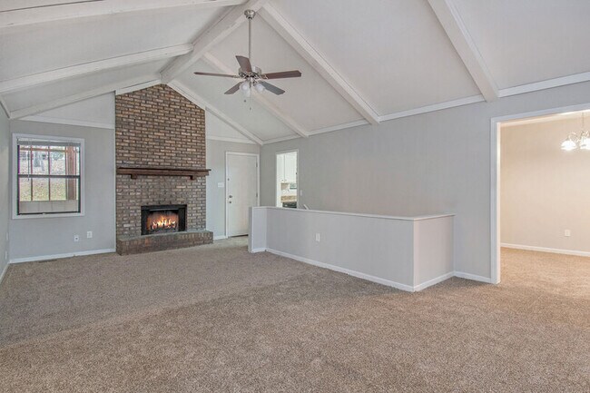 Building Photo - 5857 Willow Ridge Rd
