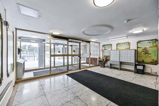 Photo du bâtiment - 333 Dixon Road