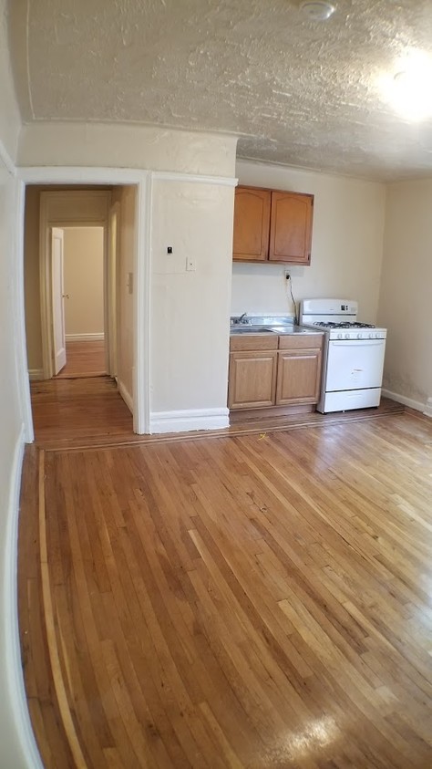Primary Photo - 1531 Taylor Ave