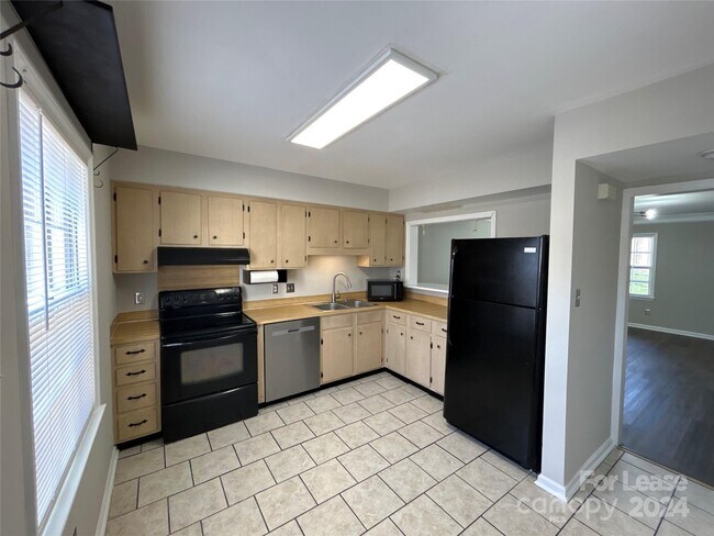 Building Photo - 4742 Old Lantern Way