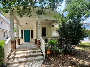 Building Photo - 295 Strawn