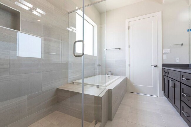 Foto del edificio - 5703 Larkin St