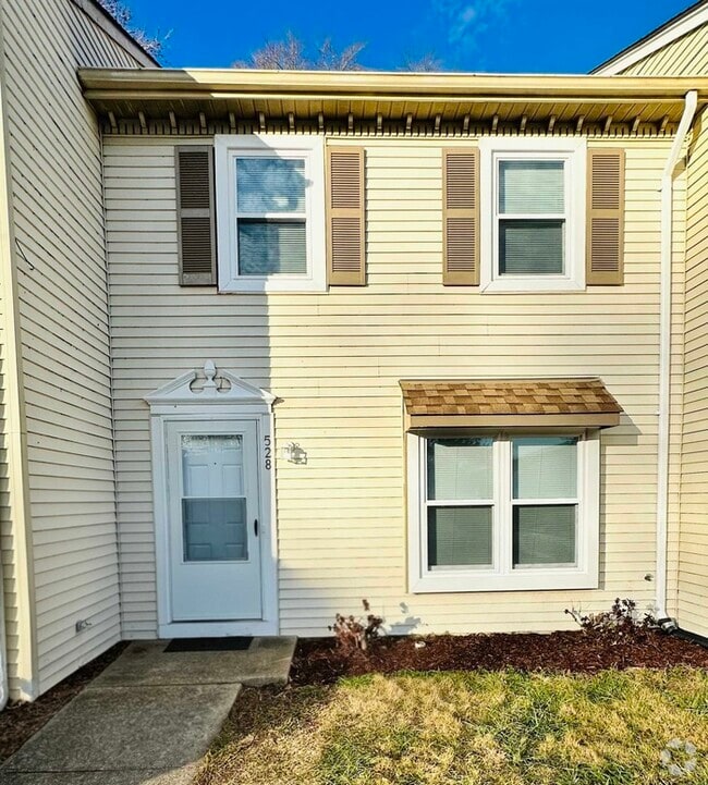 Building Photo - 528 Peregrine St