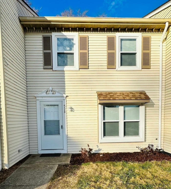 Primary Photo - 3 BEDROOM END UNIT TOWNHOUSE FOR RENT IN V...