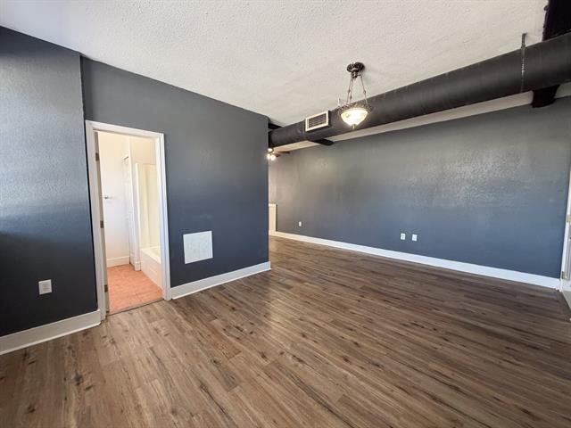 Foto del edificio - 1300 W Main St