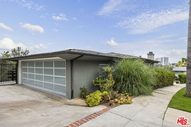 Building Photo - 350 Chautauqua Blvd