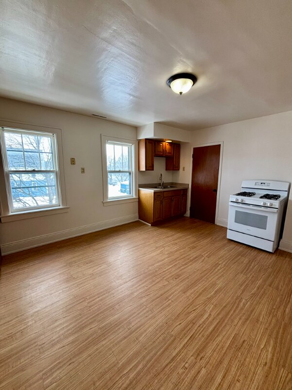 Foto del edificio - 91 Laverack Ave