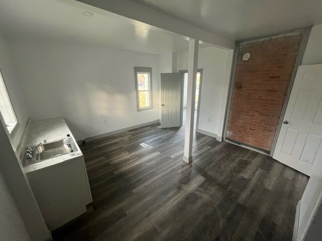 Building Photo - 452 5th St