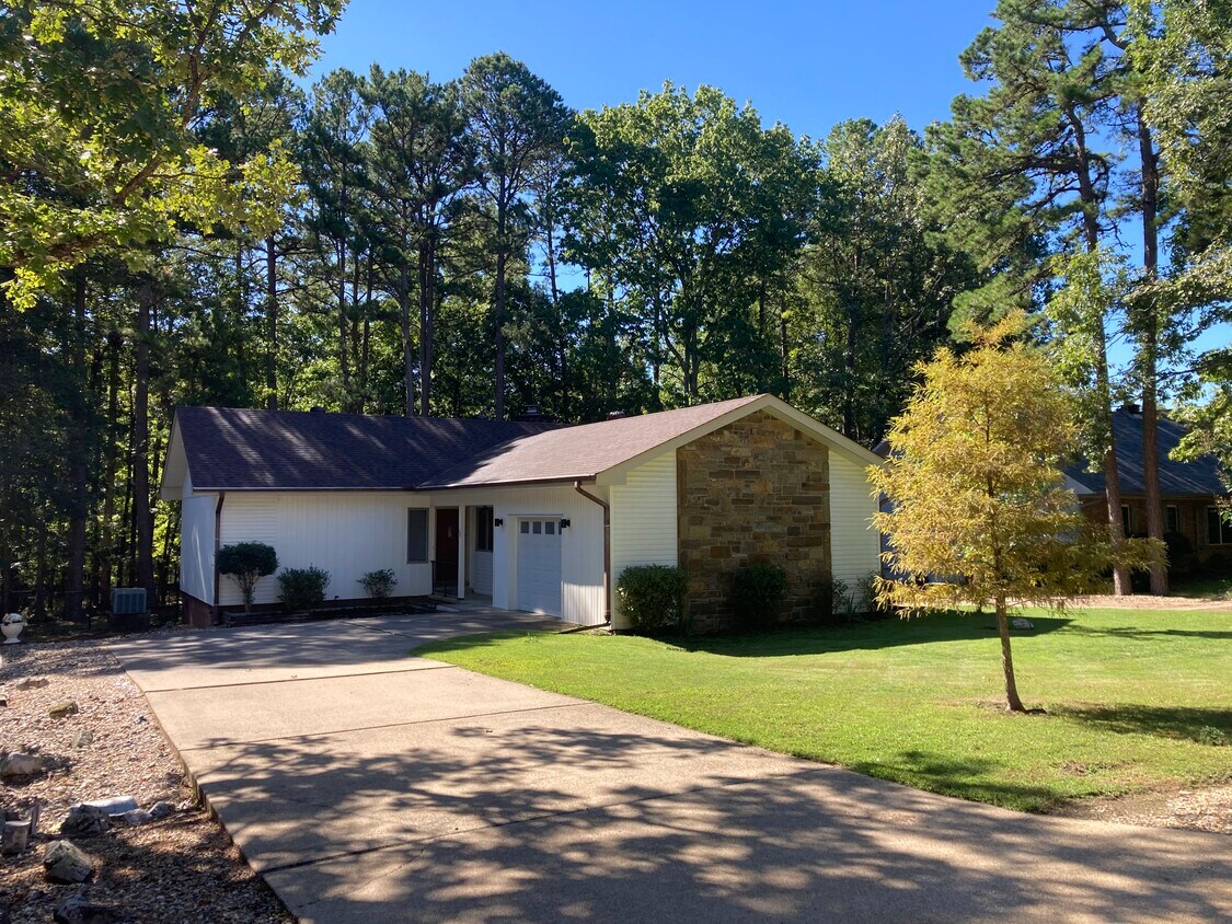 11 Laguna Way, Hot Springs, AR 71909 House Rental in Hot Springs, AR