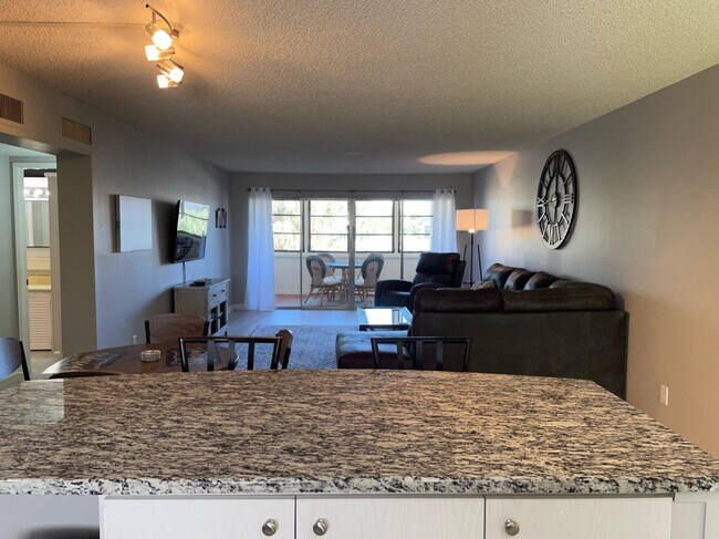 Foto del edificio - 1561 NE 12th Terrace