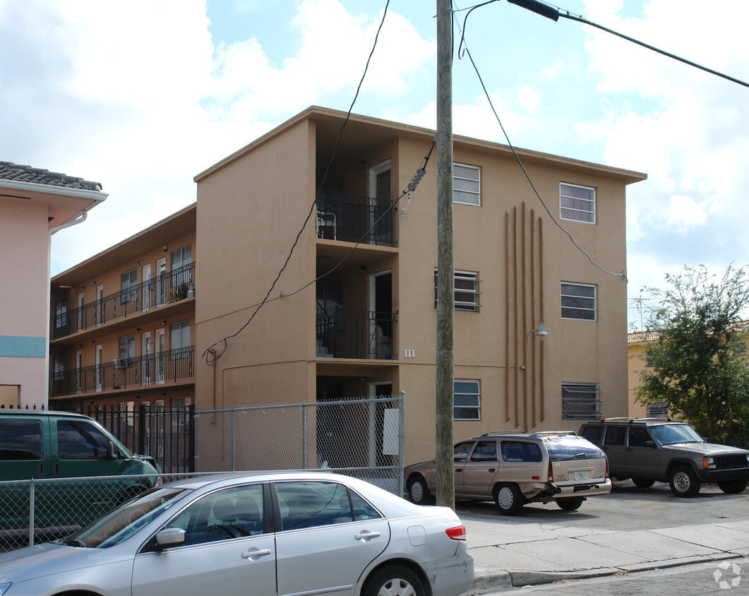 Building Photo - 111 SW 18th Ave