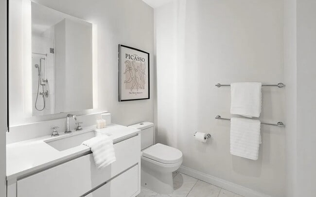 Building Photo - 818 1/2 California Ave