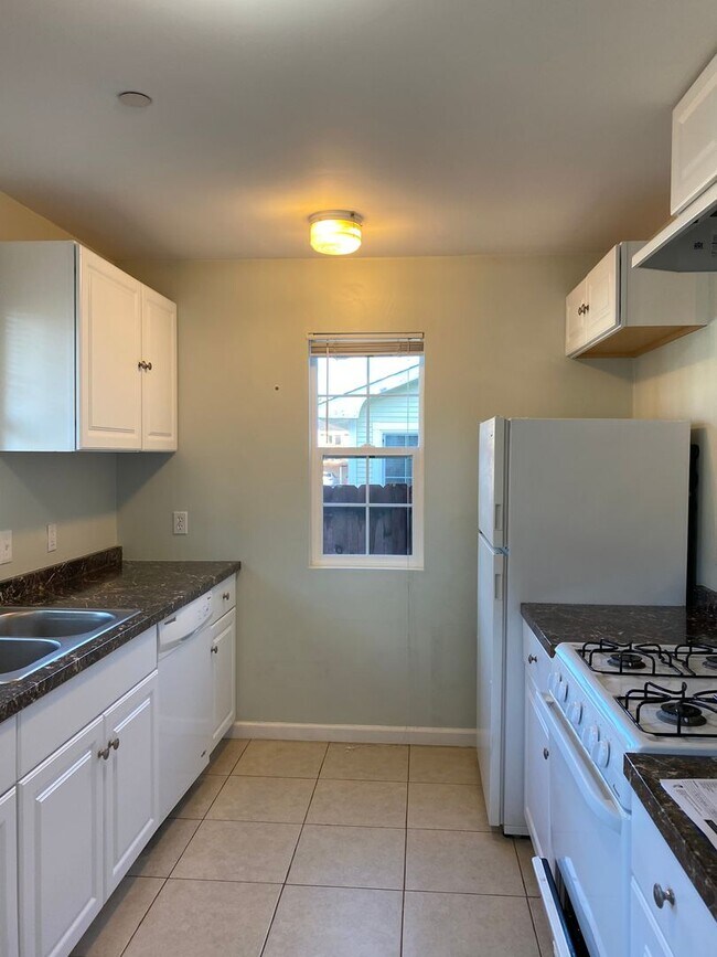Foto del edificio - Two bedroom one bath house walking distanc...