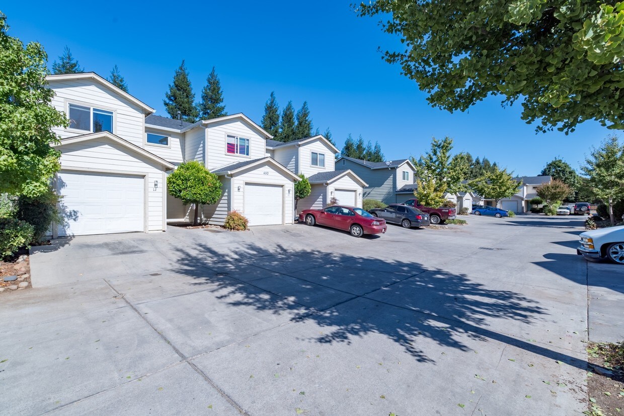 Building Photo - 480-490 Posada Way