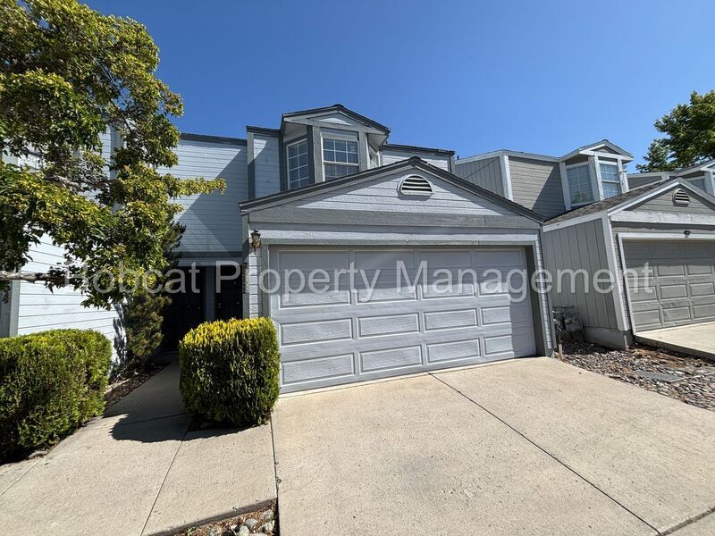 Foto principal - 3958 Village Dr