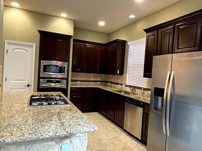 Building Photo - 9550 Savannah Ridge Dr