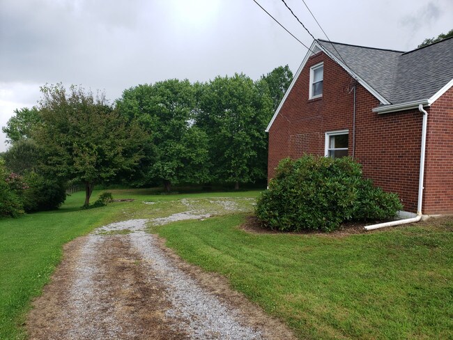 Foto del edificio - 747 Winfield Rd